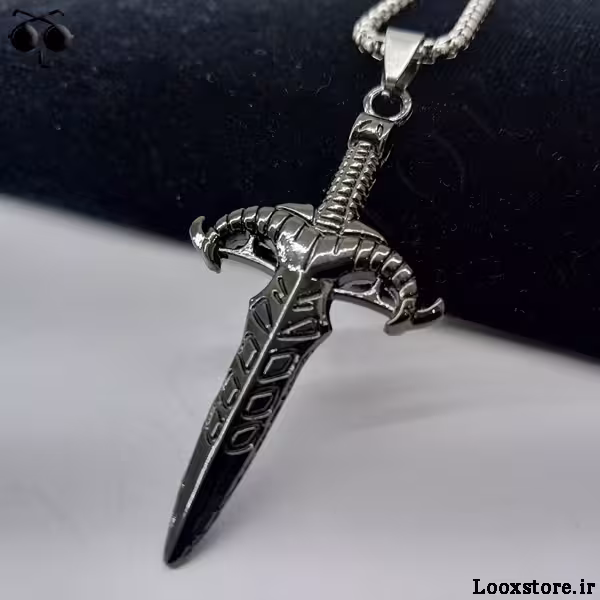 گردنبند با پلاک شمشیر شاخ قوچ مشکی