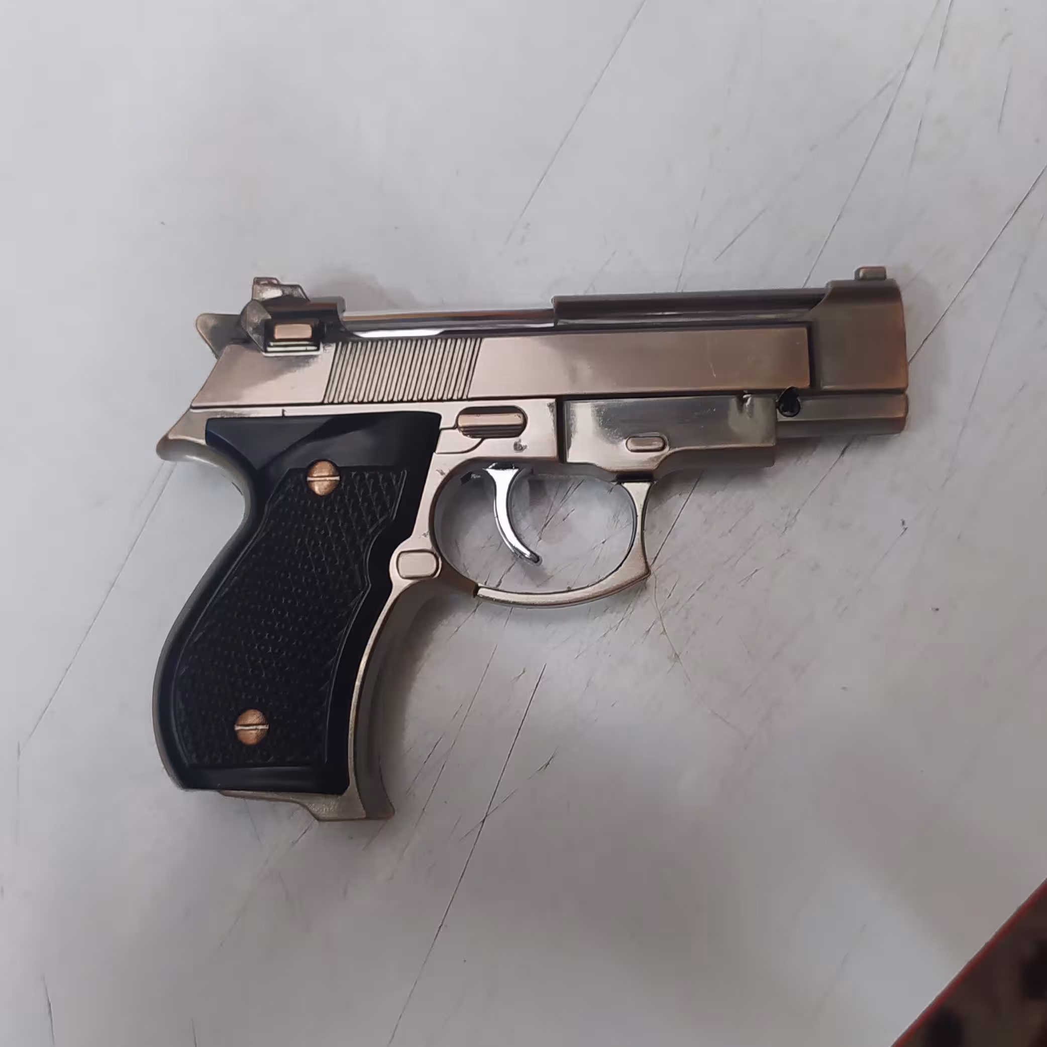 فندک تزیینی مدل کلت