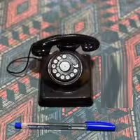 تلفن مشکی سفالی