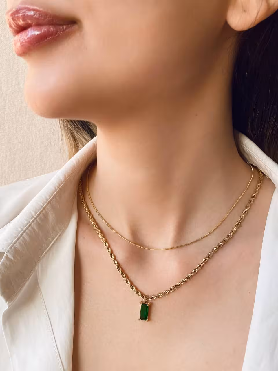 گردنبند دو ردیفه طنابی با نگین مربعی سبز