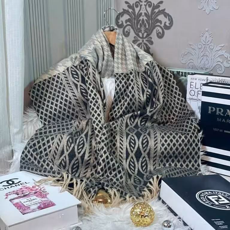 شال موهر وارداتی.رنگبندی طبق تصویر.کیفیت کاربینظیر. قواره 70 در200 گرم ولطیف