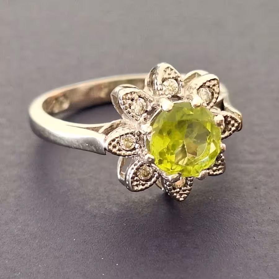 انگشتر نقره زنانه زبرجد معدنی، رکاب طرح گل هشت‌پرعیار 925 آقابزرگ کد 344