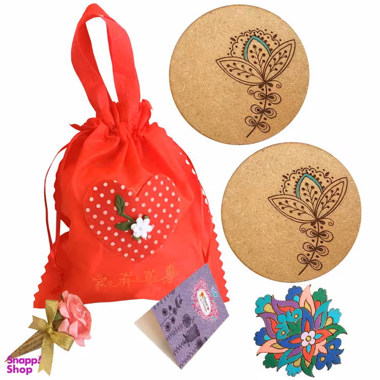 پک هدیه زیر لیوانی و گل سینه چوبی طرح تک گل ناز مجموعه 6 عددی