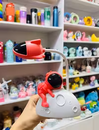 چراغ مطالعه و شب خواب طرح فضانورد موشکی قرمز