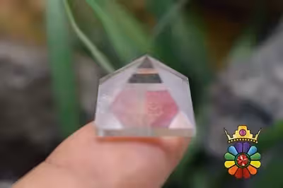 هرم کریستال کوارتز