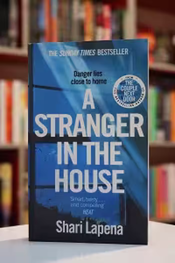 A Stranger in the House اثر Shari Lapena