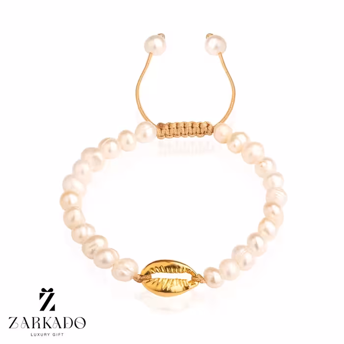 دستبند مروارید پرورشی و پلاک طلا طرح گوش ماهی