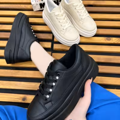 کتانی شیک. زیره و رویه خارجی