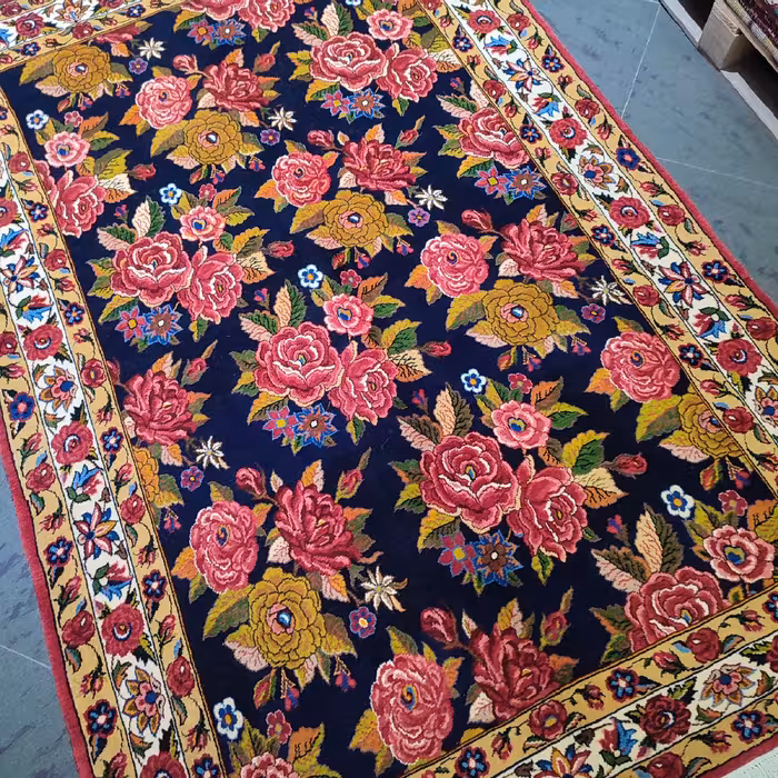 فرش دستبافت سه متری طرح گل رز کد AA411