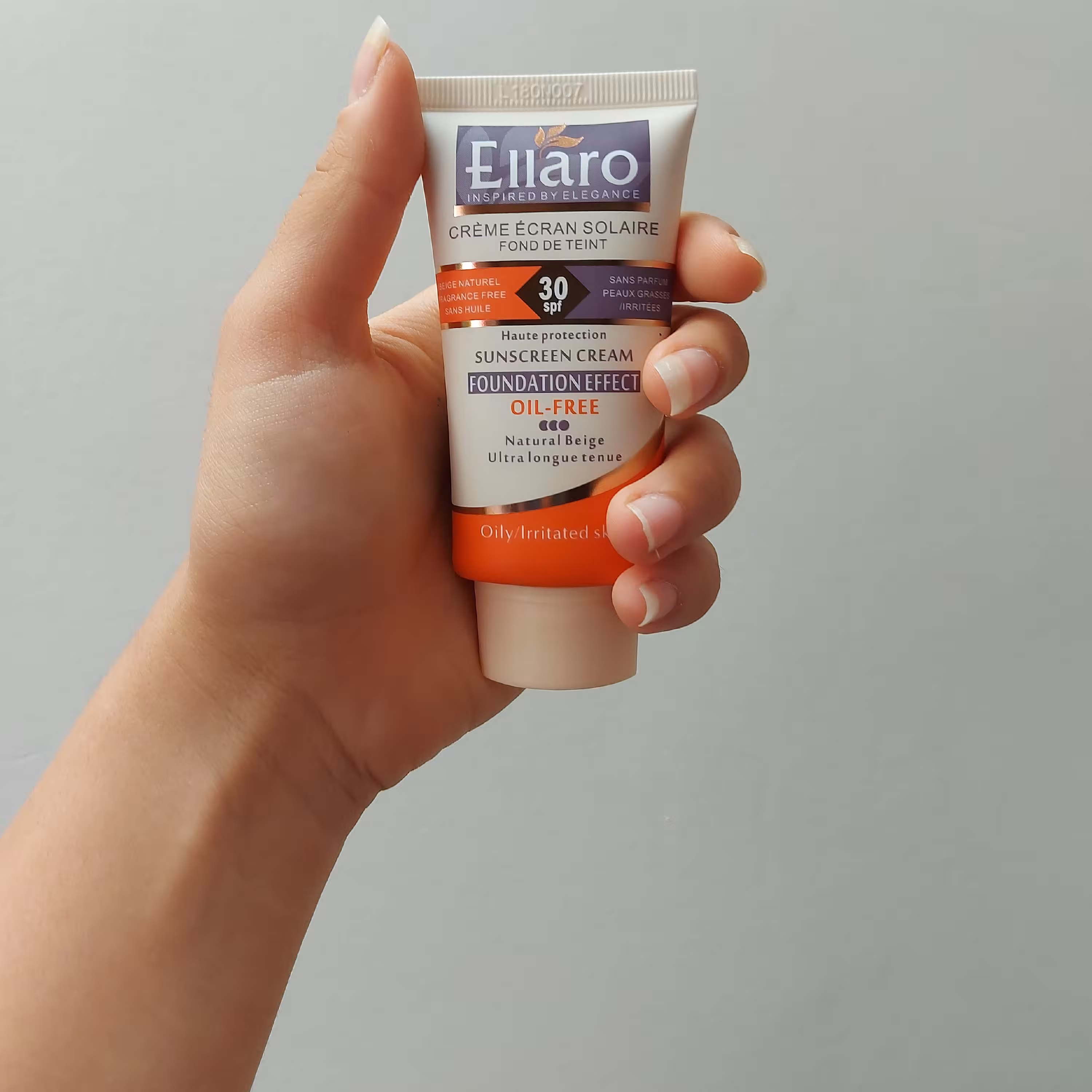 ضد آفتاب الارو freeoil اورجینال spf30 رنگی بژ طبیعی