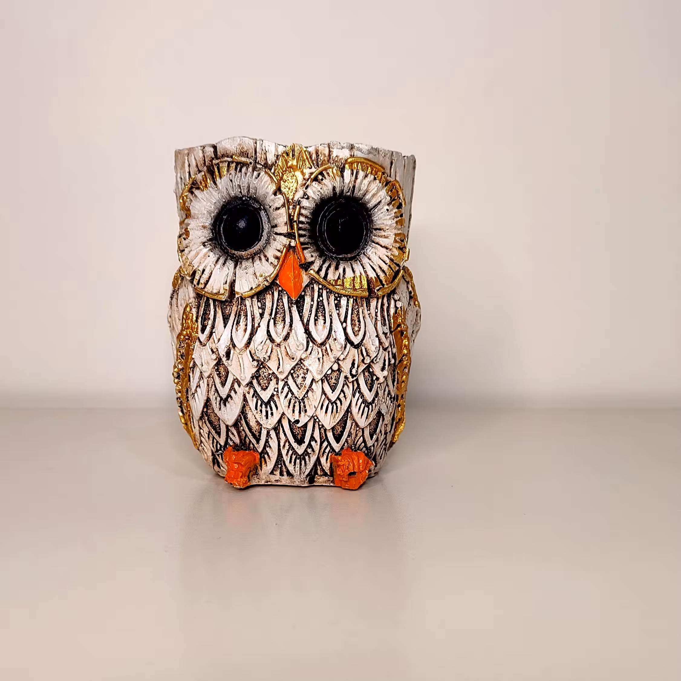 مجسمه جغد
پلی استری
قابل استفاده به عنوان جا قلمی و جا لوازم آرایشی