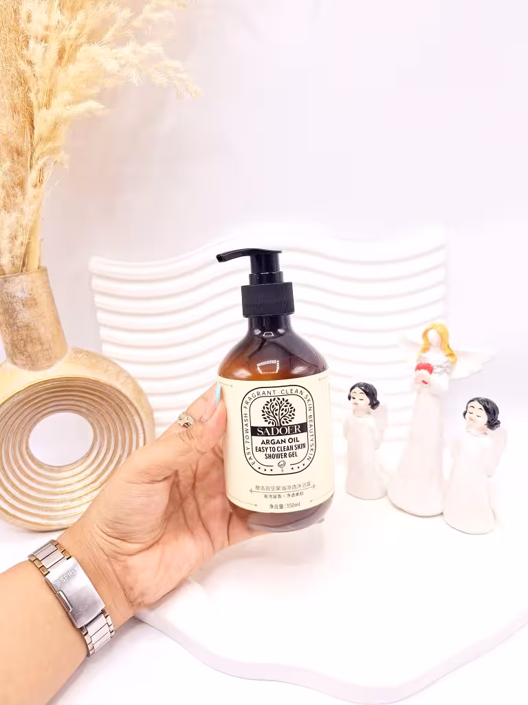 شاور ژل تمیز کننده پوست بدن با عصاره روغن آرگان حجم 350m برند sador کد 9248