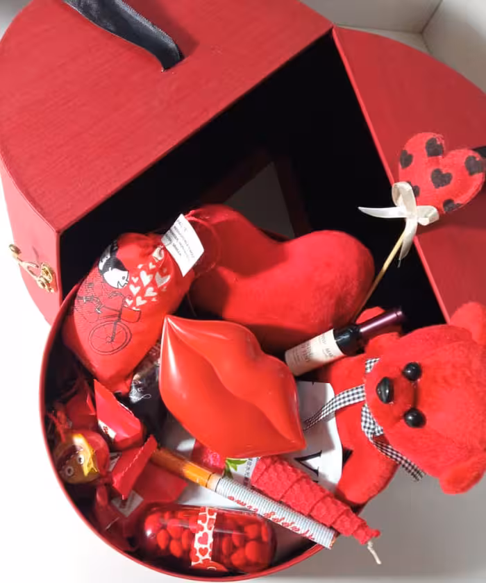 پک هدیه ولنتاین لوکس کد 108 مناسب خانم ها