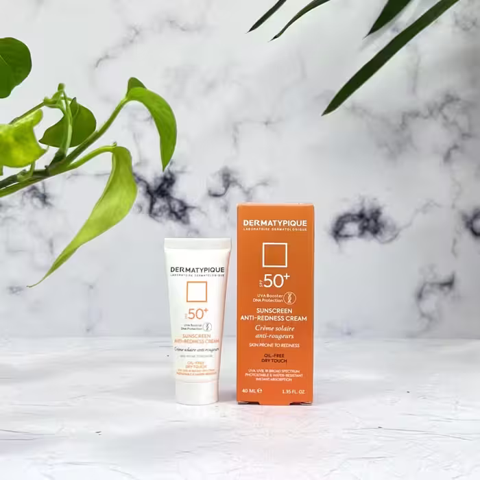 کرم ضد آفتاب بی رنگ پوست قرمز و حساس SPF50 درماتیپیک 40 میلی لیتر