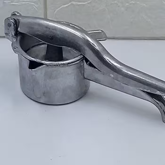 آب میوه گیر یا آب مرکبات گیر دستی  مناسب گرفتن اب انار و آبلیمو و پرتقال و ... جنس چدن  مناسب گرفتن اب مرکبات 