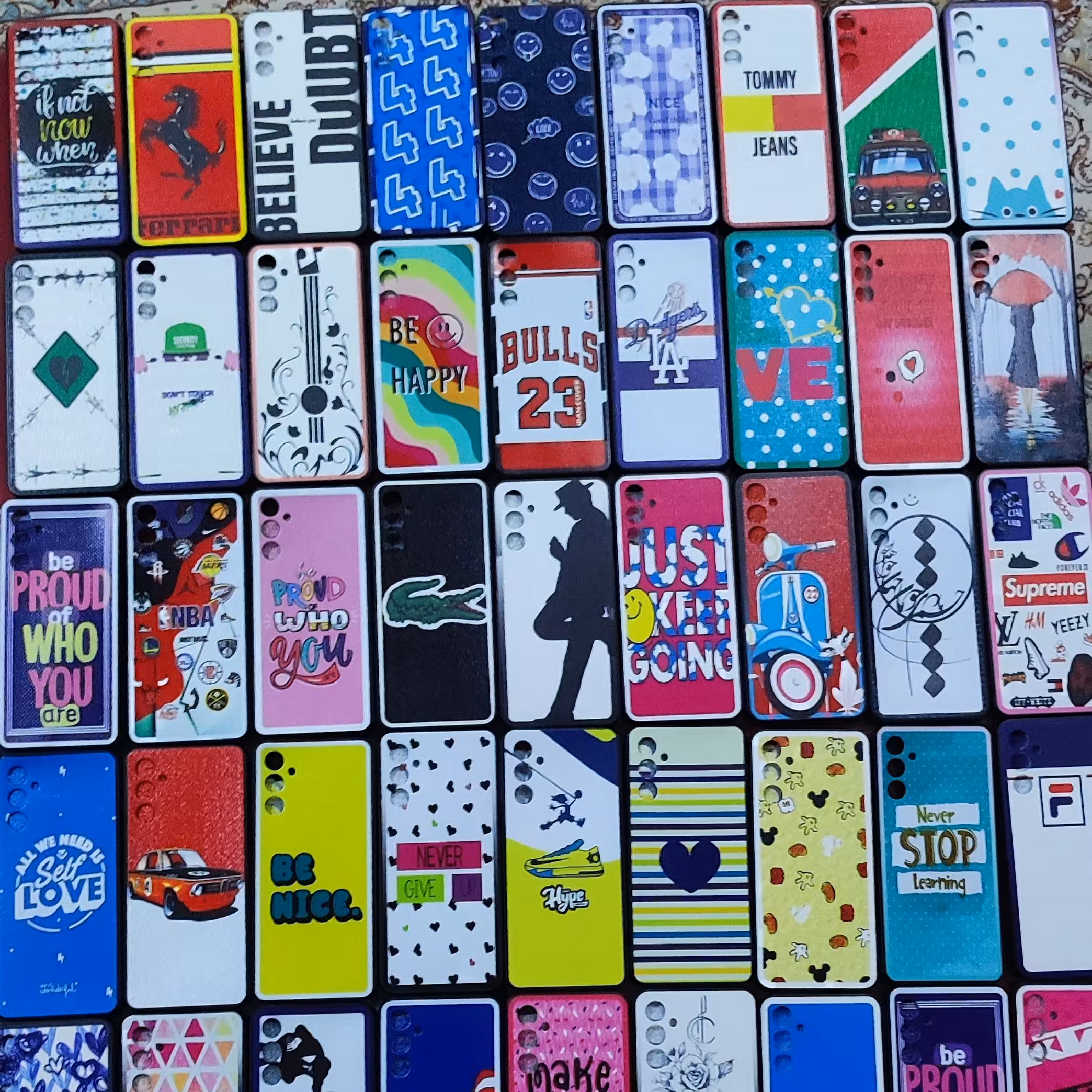 گارد طرح دار عمده ای مدل های پر طرفدار  این مدلها قیمت عالی هر مدل 10عدد حداقل خرید 100عدد
