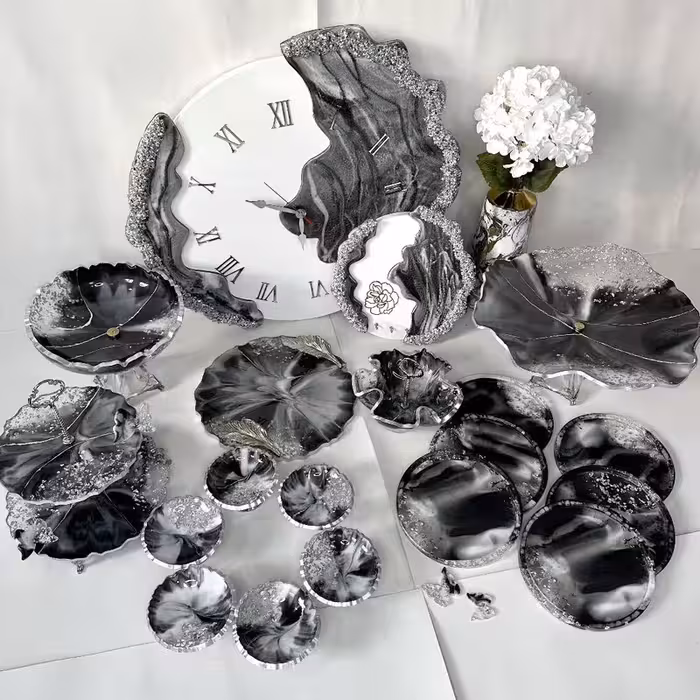 سرویس و ظروف پذیرایی رزینی سرویس کامل6نفره جهیزیه ب همراه ساعت قطر60 و جاکلیدی