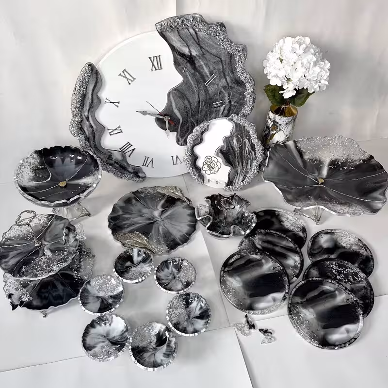 سرویس و ظروف پذیرایی رزینی سرویس کامل6نفره جهیزیه ب همراه ساعت قطر60 و جاکلیدی