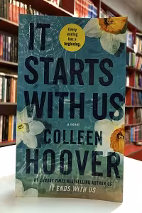 It Starts with Us اثر Colleen Hoover