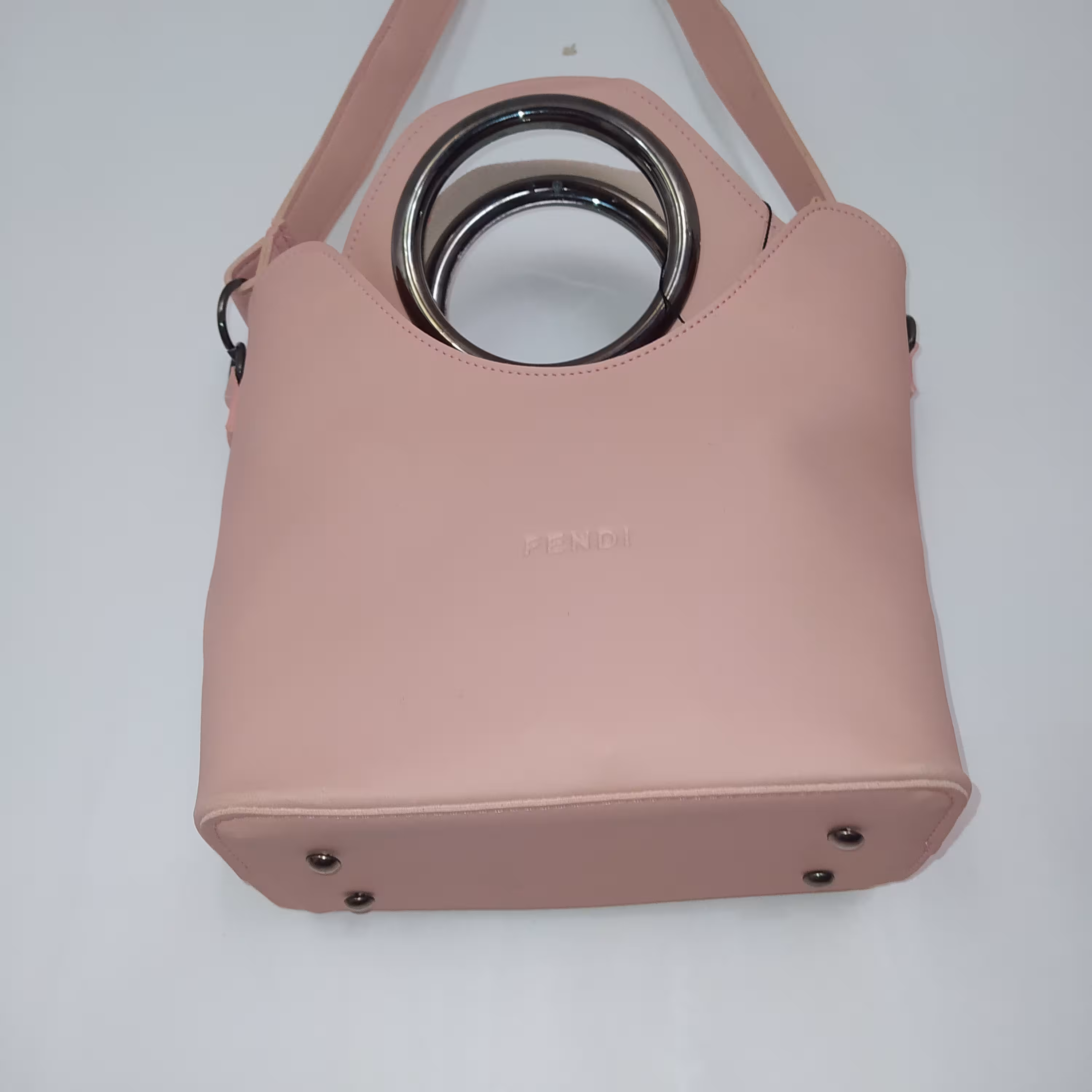 کیف دستی  زنانه و دخترانه دارای بند بلند رنگ کالباسی دارای یک محفظه