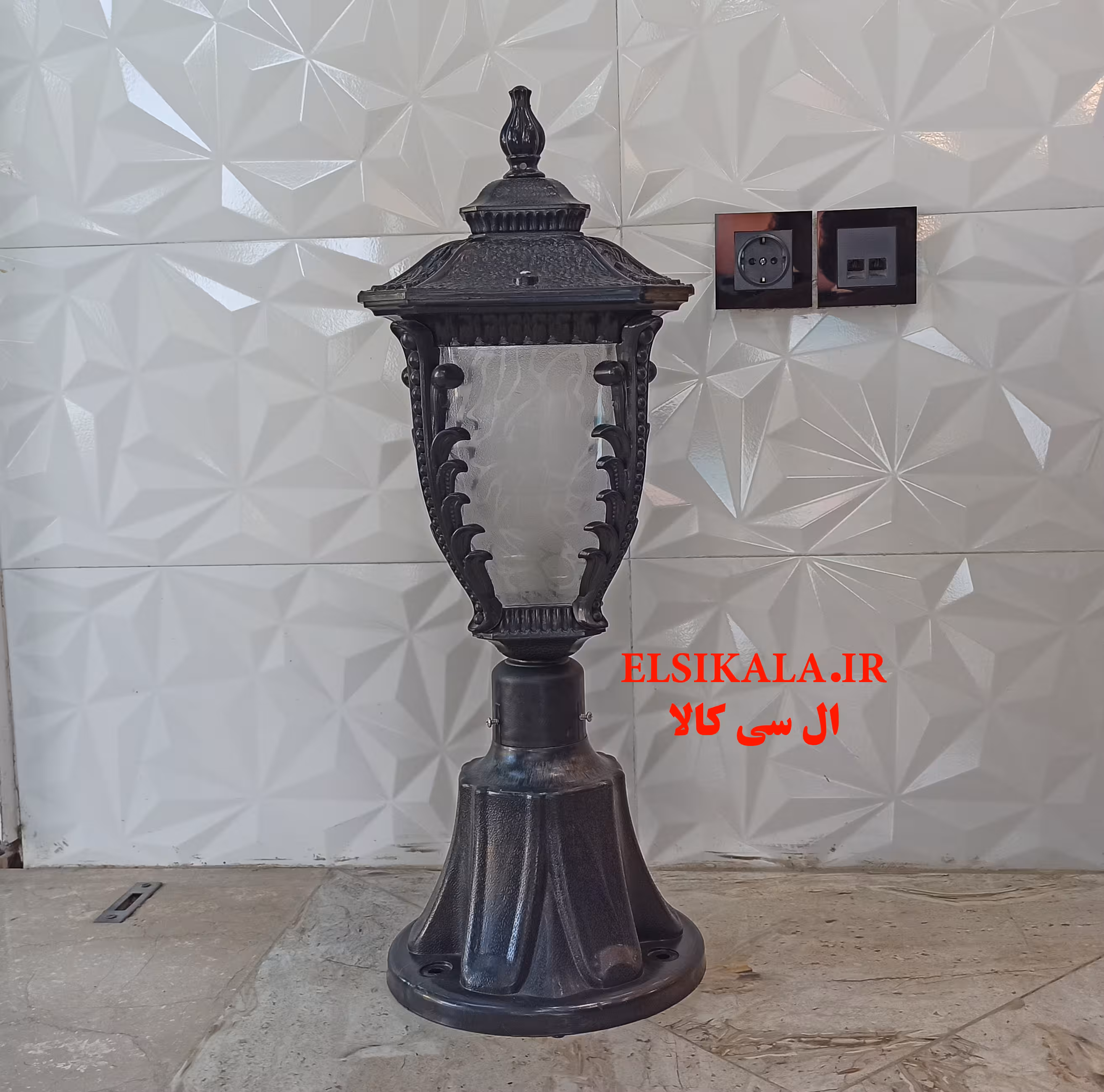 چراغ حیاطی کارن با گلدانی بزرگ