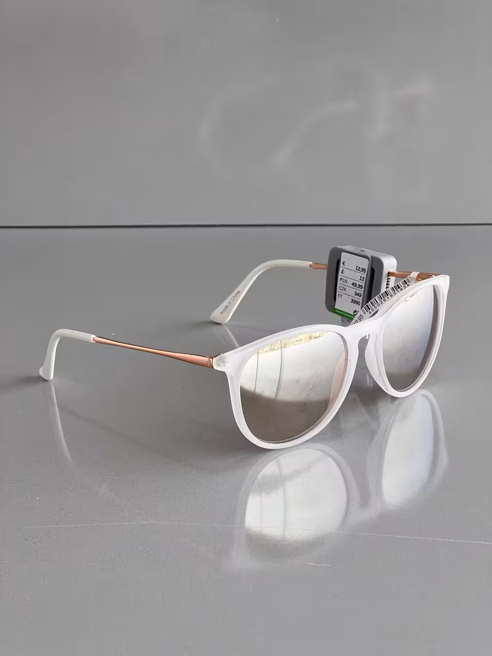 عینک آفتابی فریم سفید accessories