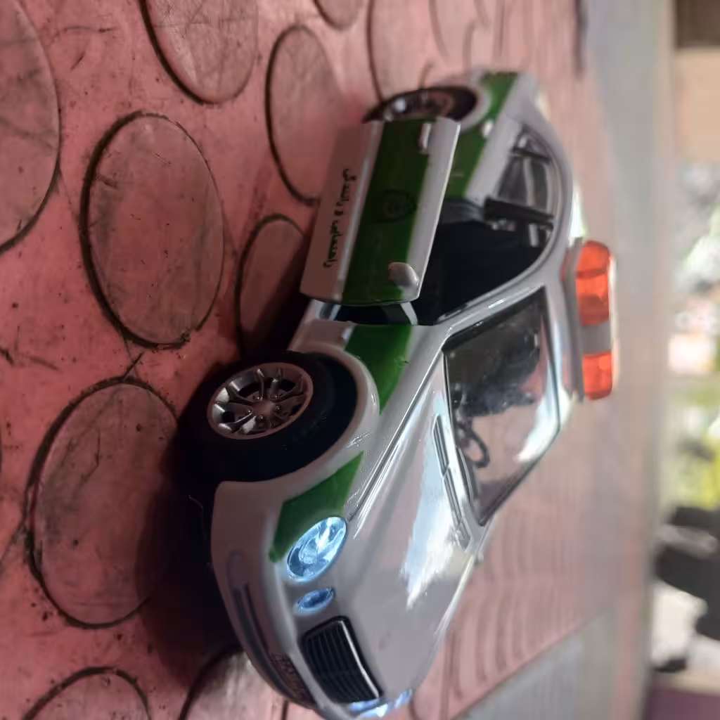 ماشین بنز پلیس فلزی