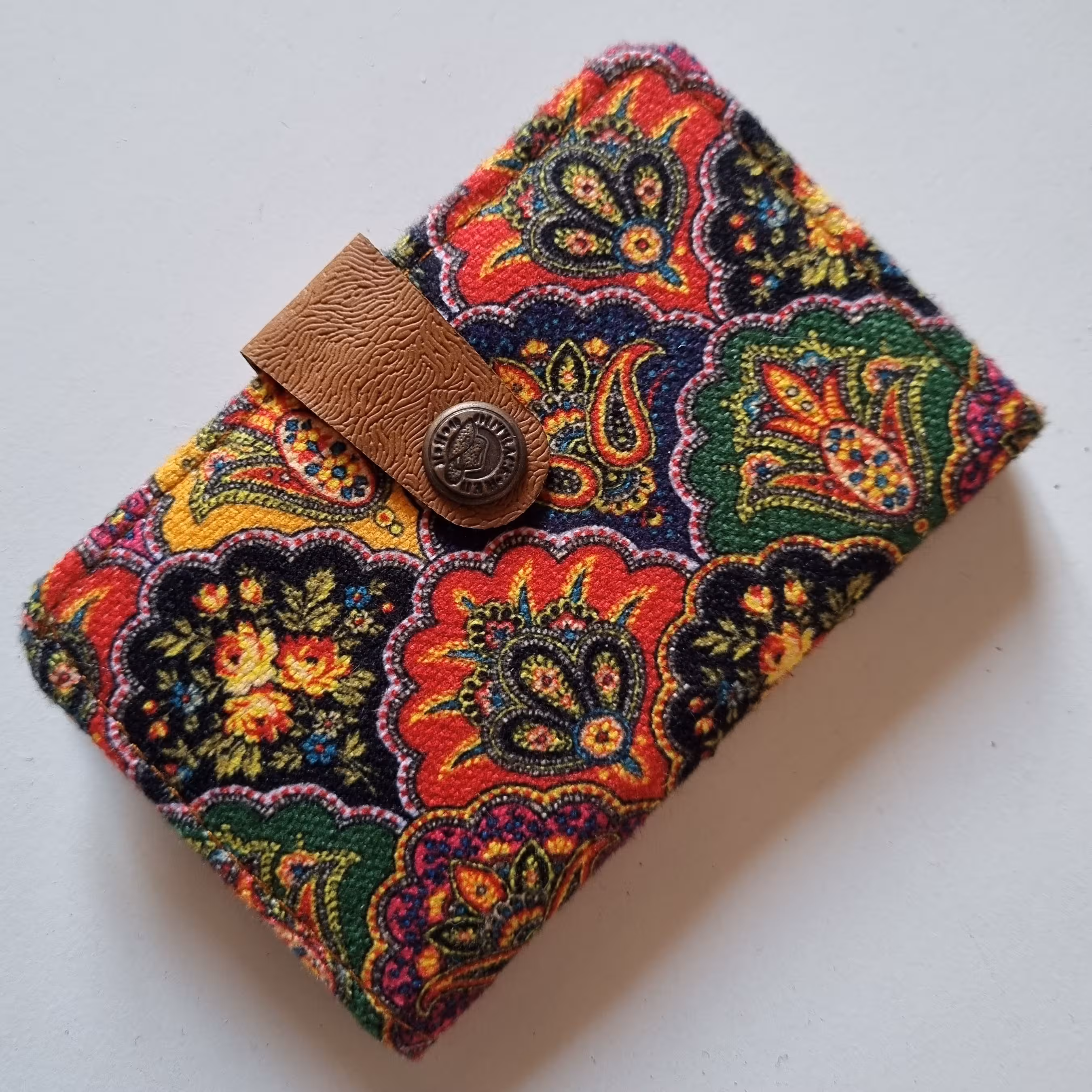 جا کارتی  طرح  ترمه  دکمه  دار 