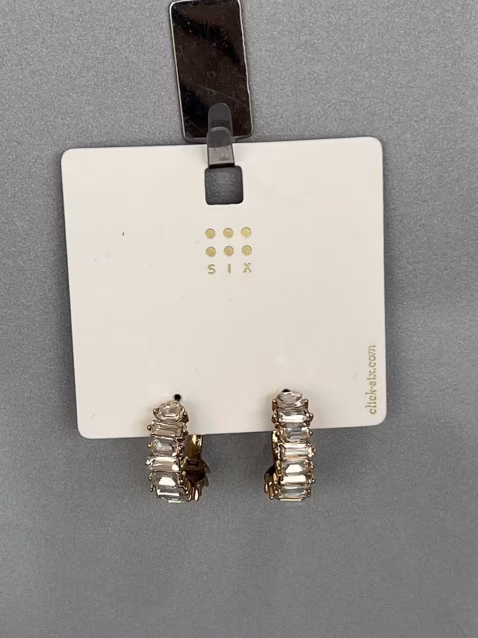 گوشواره نگینی خوش تراش