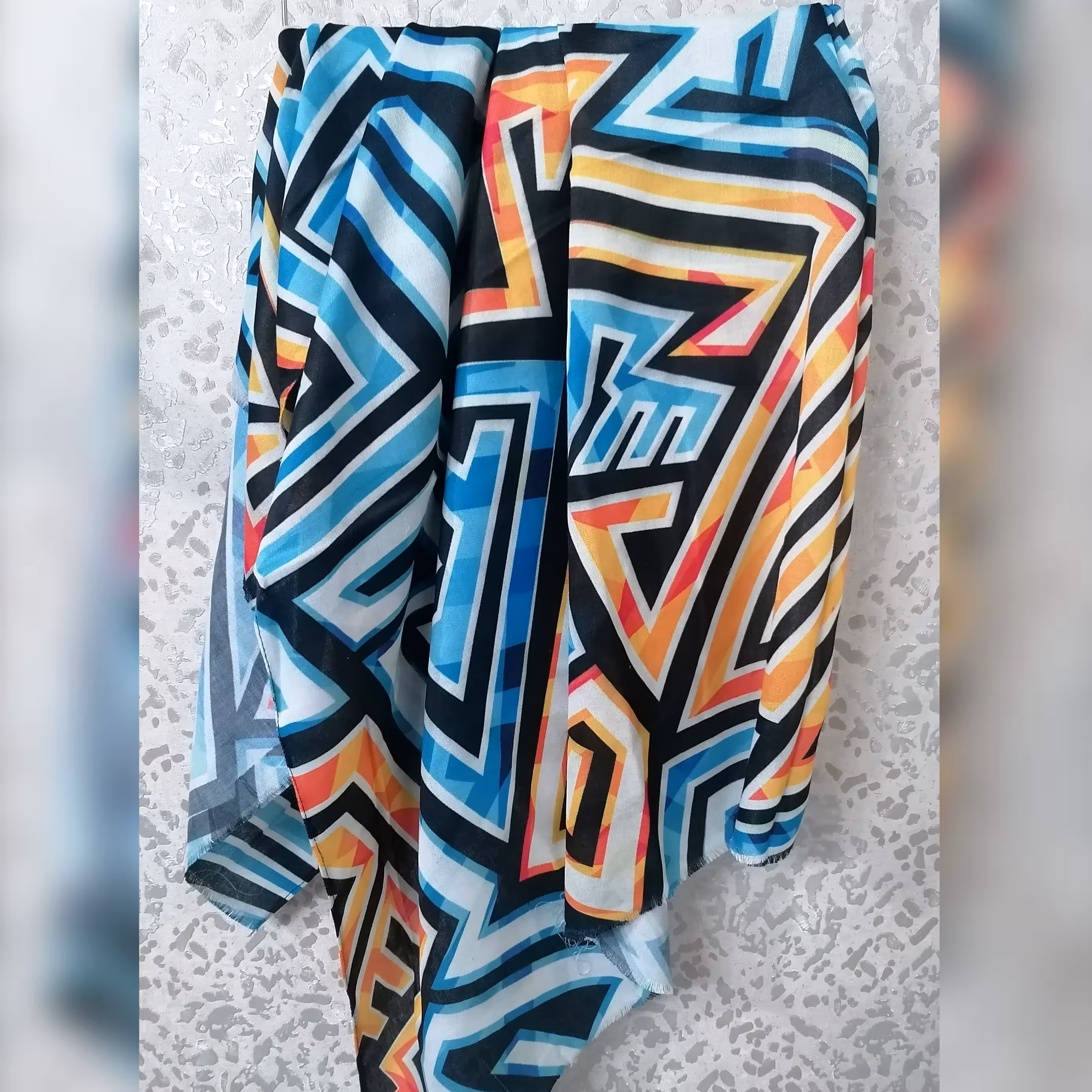 شال زنانه طرح دار ژاکارد با ترکیب رنگ های شاد