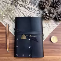 دفتر چرم دستساز با بوکمارک (مناسب برای هدیه)