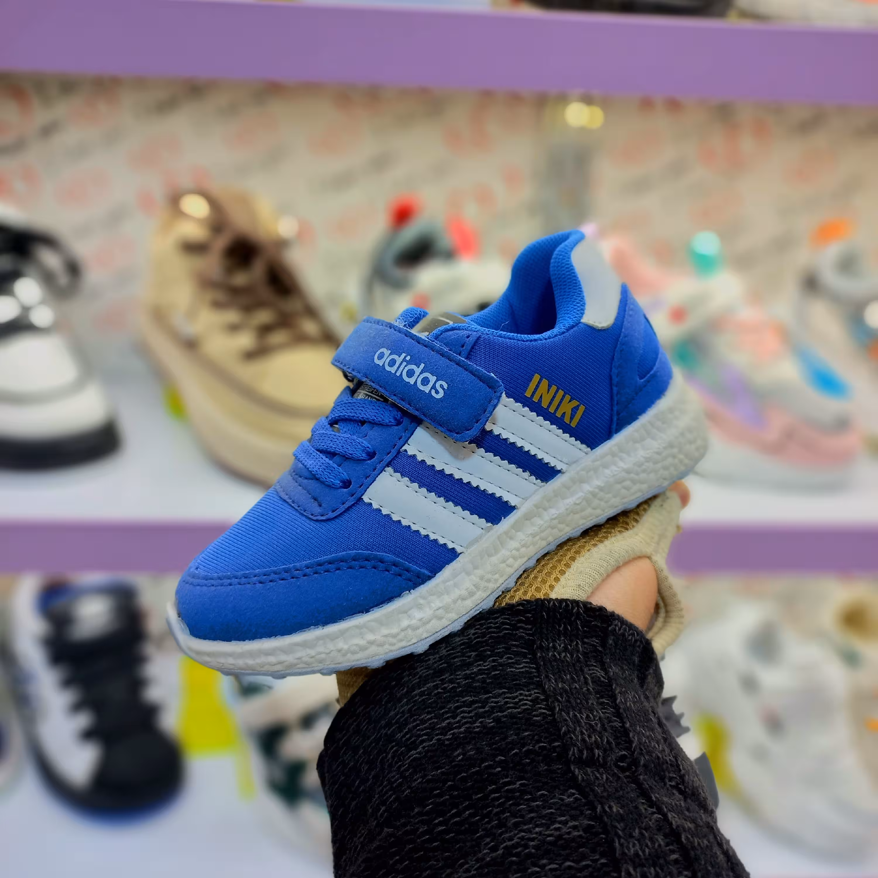 کتونی بچگانه در رنگ قرمز و ابی سایزبندی27 الی 30