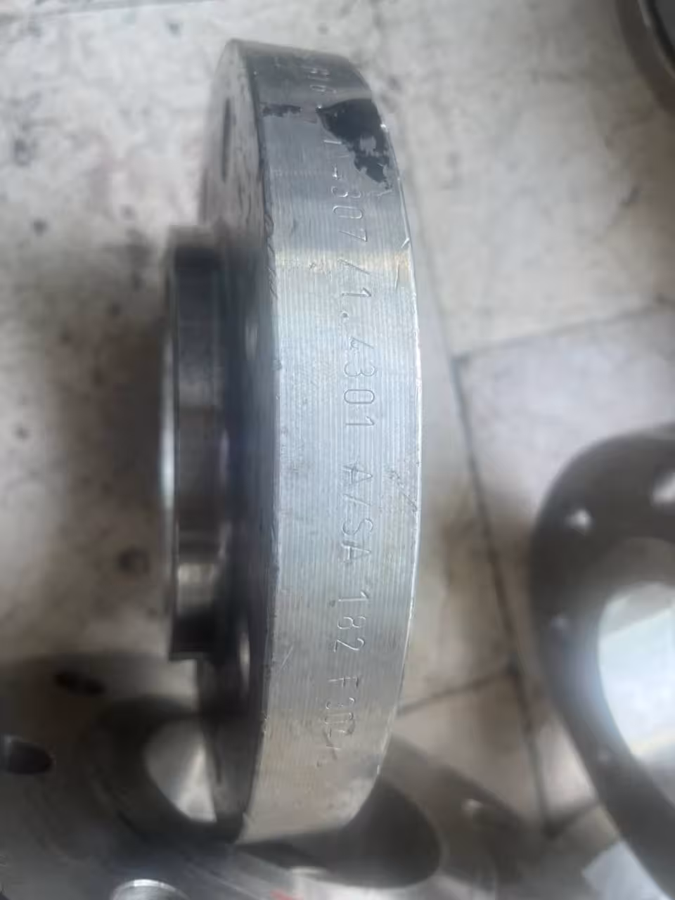 فلنج اسلیپ ان 4 اینج کلاس 300 ریس فیس SA 182F304/304L