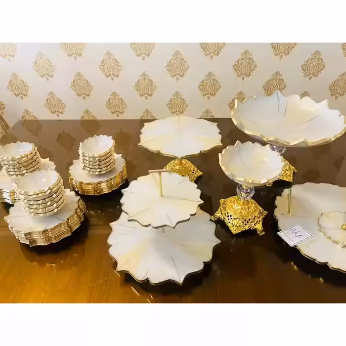 ظروف پذیرایی 12نفره رزینی شیک جهیزیه عروس طرح مرمر نباتی طلایی