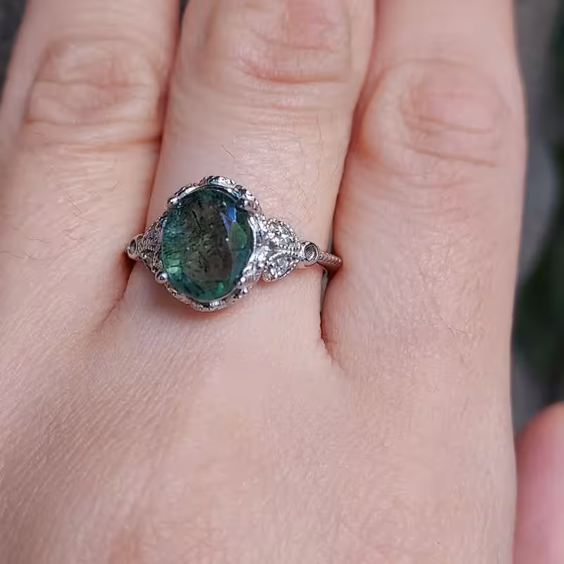 انگشتر نقره زنانه با نگین زمرد اصل آقابزرگ کد 547