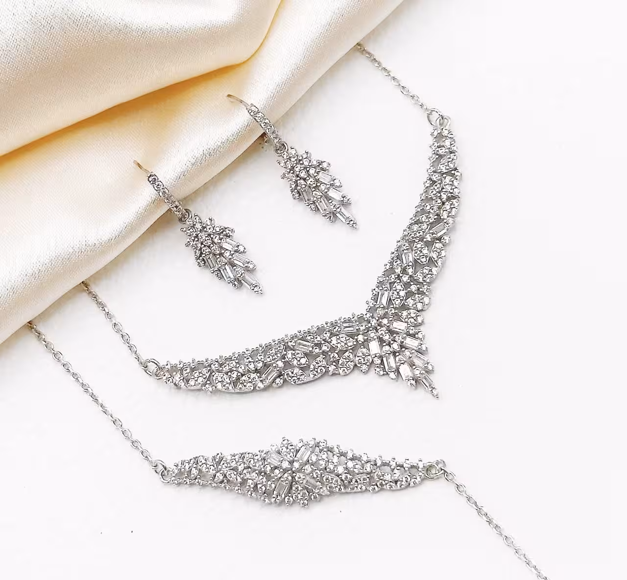 سرویس زنجیری نقره جواهری زنانه کد 60096