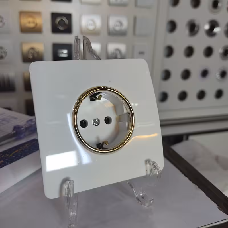 پریز  ارتدار اسیا مدل کریستالی سفید طلایی