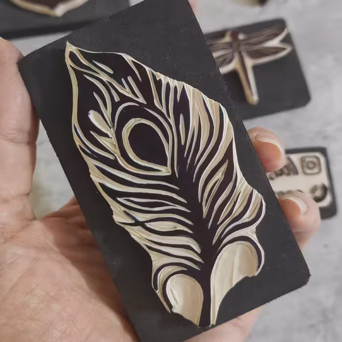 مهر دستساز پر طاووس