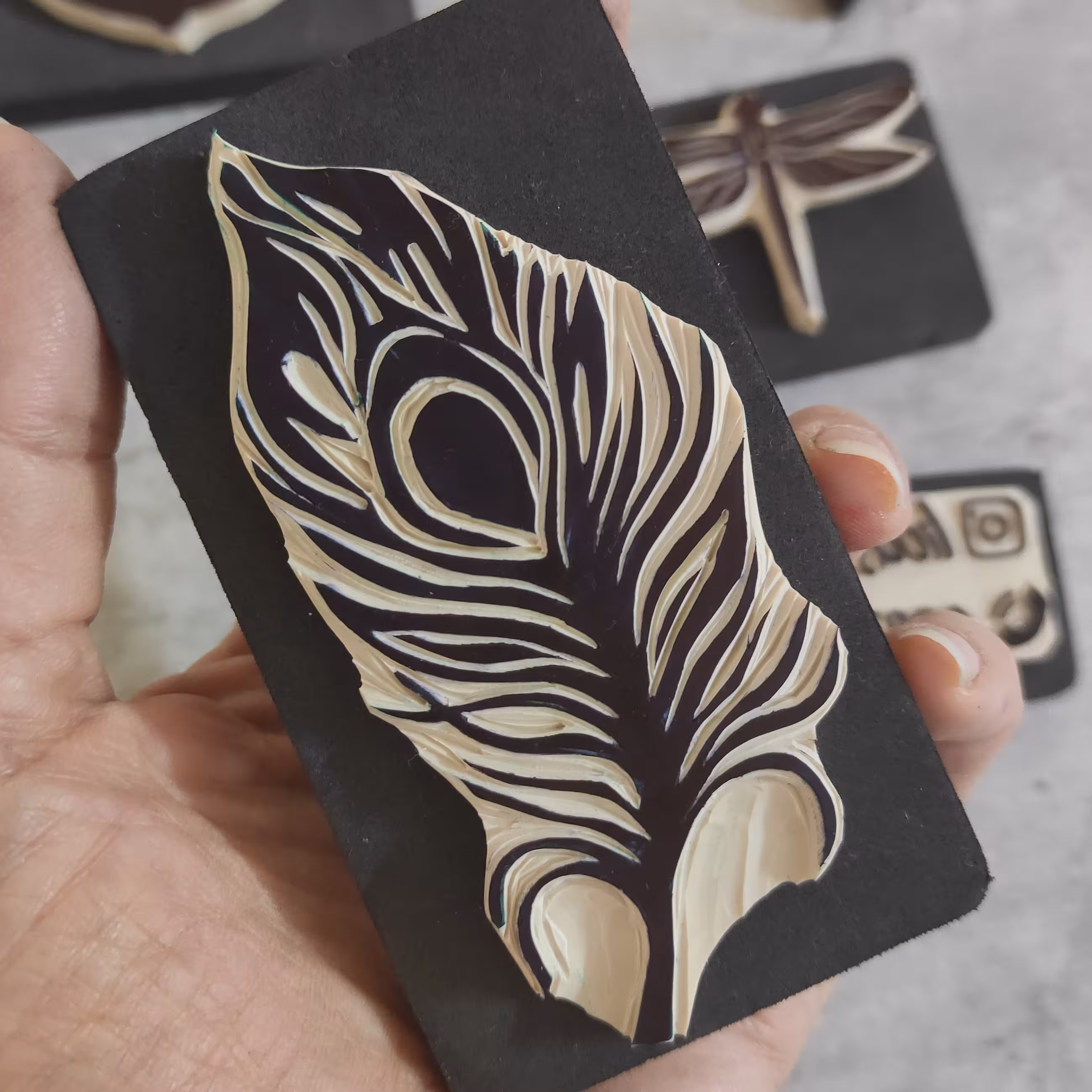 مهر دستساز پر طاووس