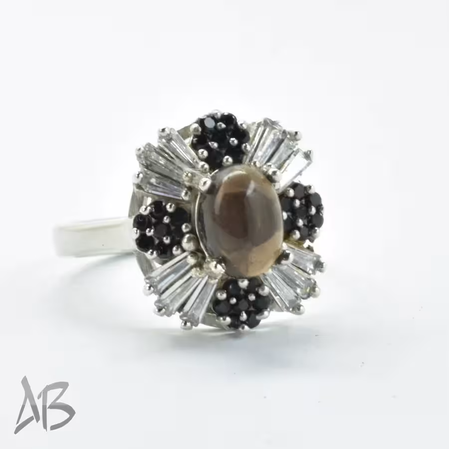 انگشتر نقره زنانه اسموکی کوارتز (دودی) طبیعی طراحی زیبا با نگین‌های سنتتیک رنگی آقابزرگ کد 675