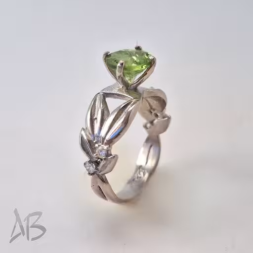 انگشتر نقره زنانه زبرجد اصل عیار 925 آبکاری رودیوم (آبکاری طلا سفید) آقابزرگ کد 642