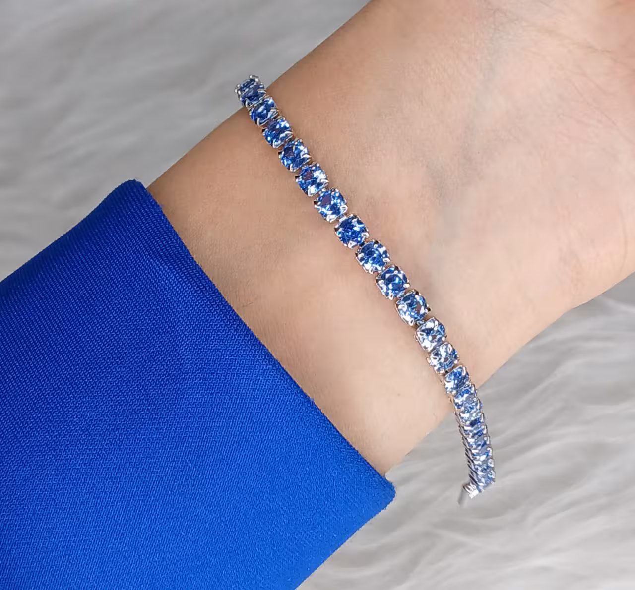 دستبند تنیسی نگین گِرد