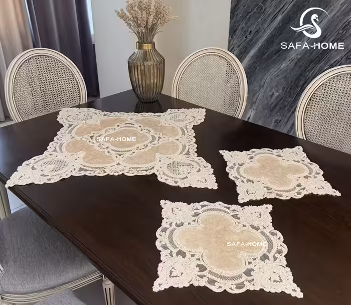 ست رومیزی پاشا مربع گل نسکافه‌ای روشن 3 تکه