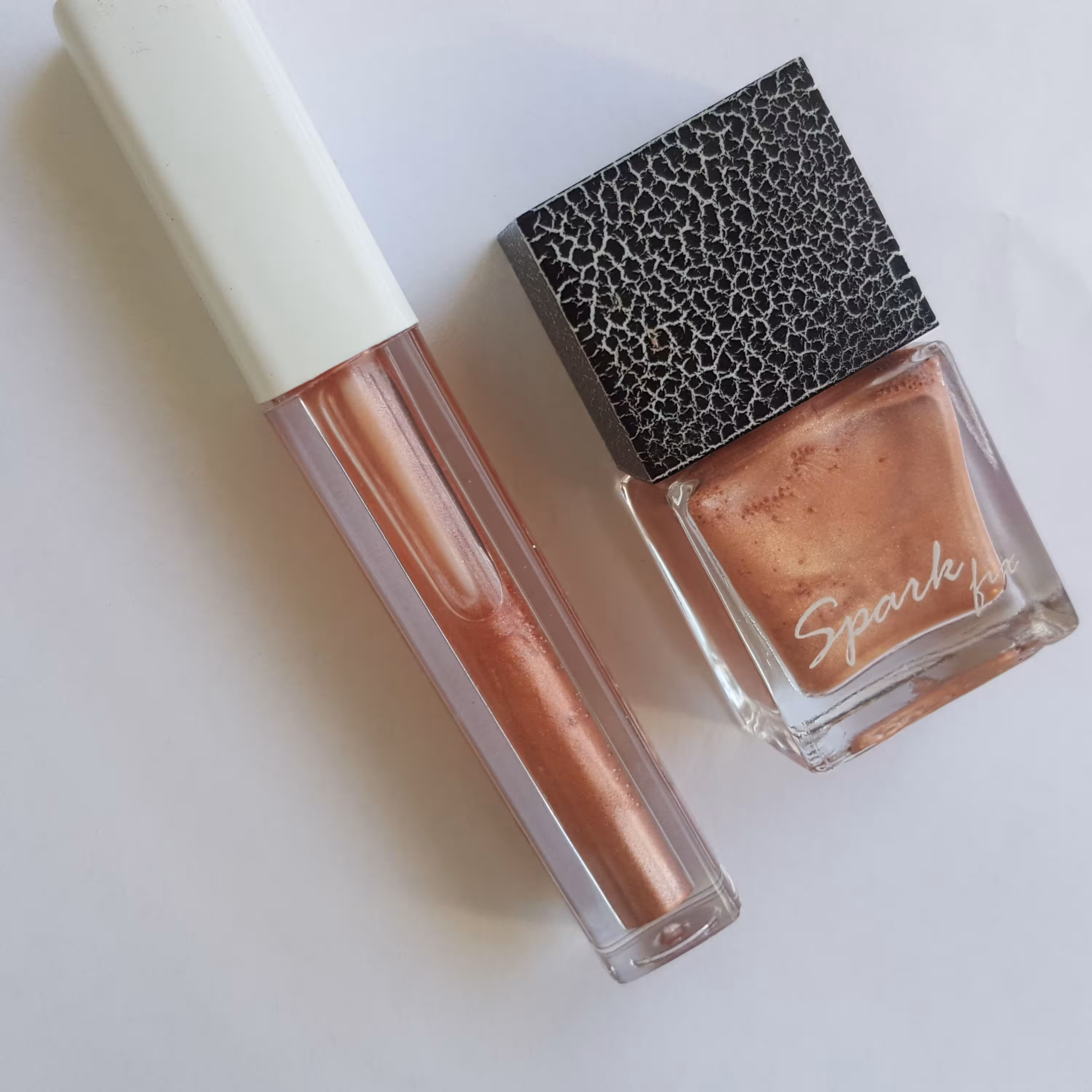 ست لاک و رژ لب مایع غیر شیمیایی رنگ صورتی لایت