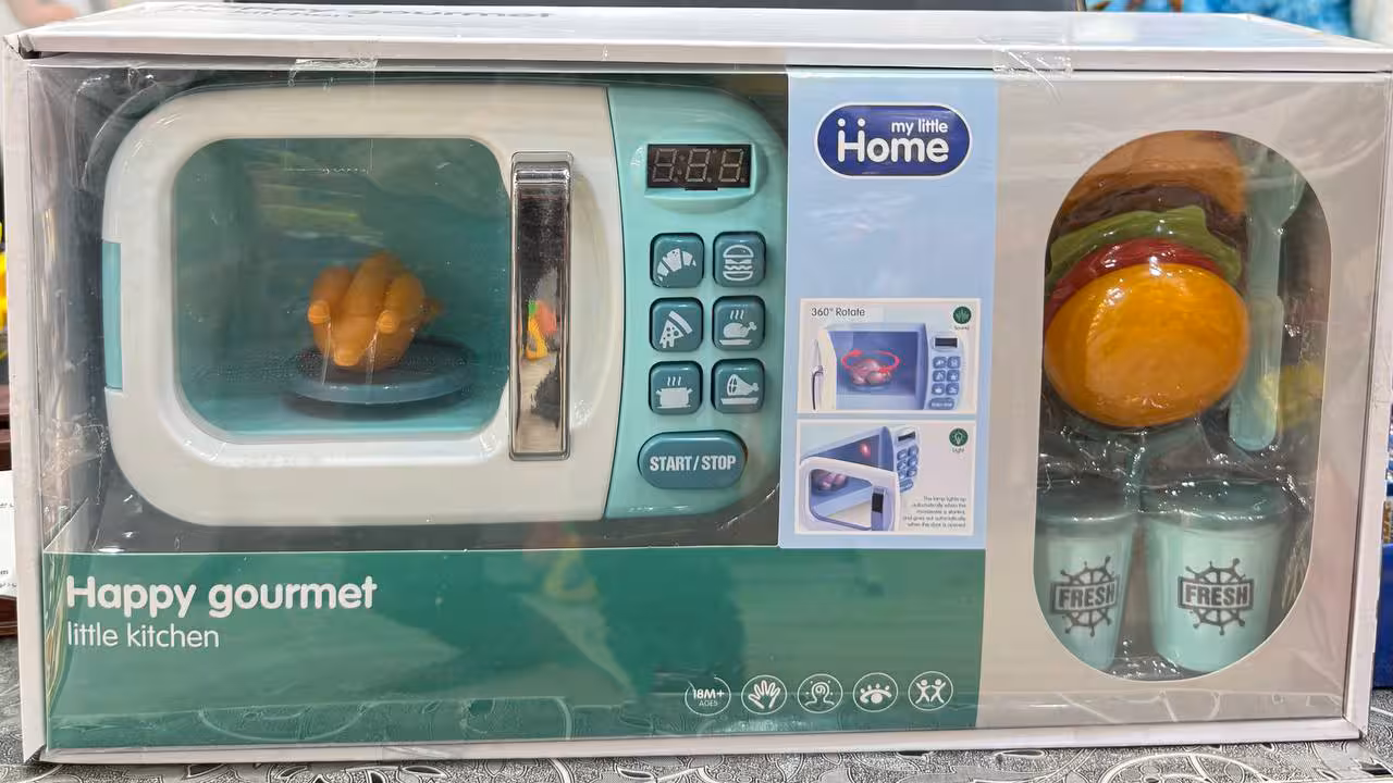 مایکروفر  بزرگ‌موزیکال همراه با وسایل