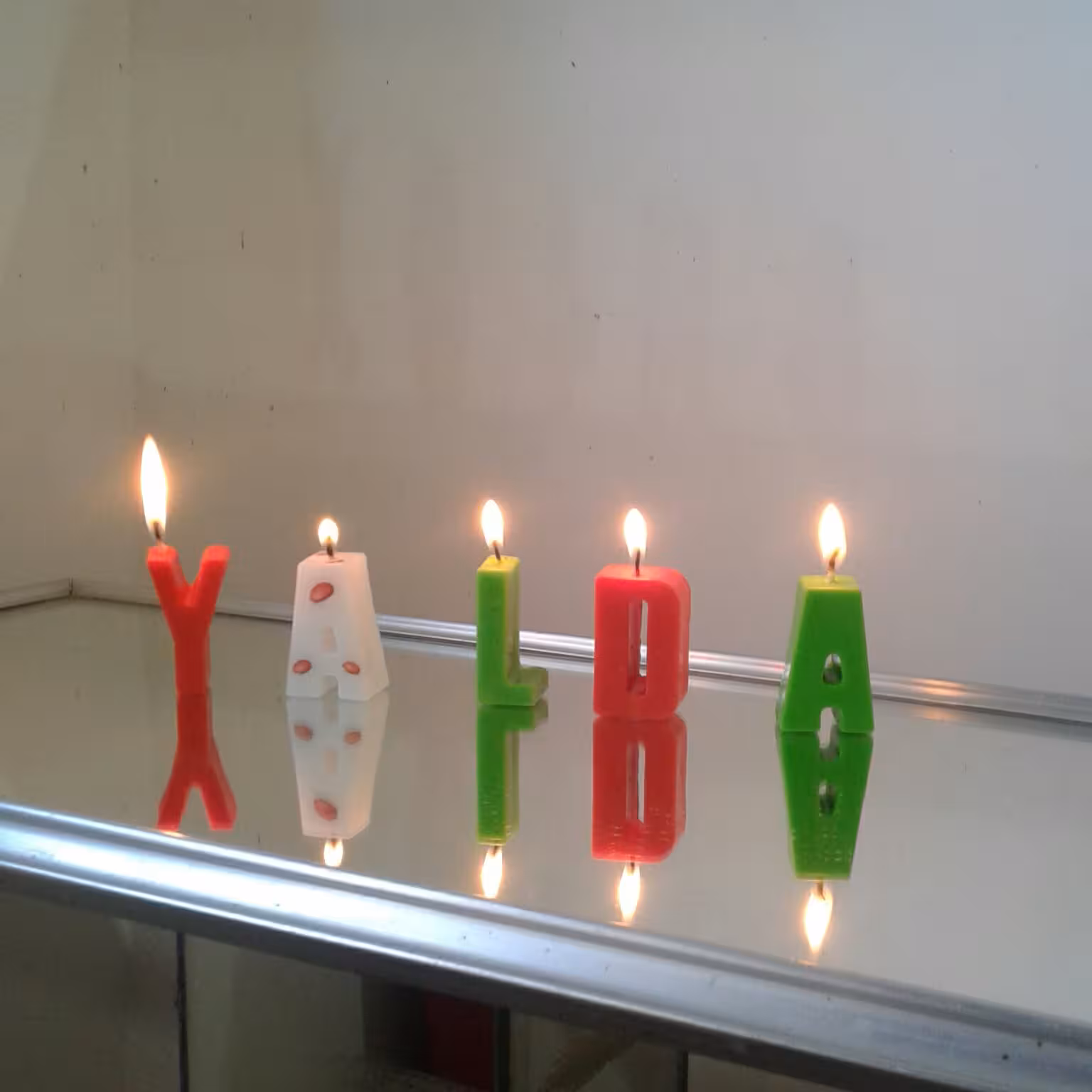 شمع یلدایی- شمع حروف- شمع تولد- هدیه خاص-دکوری-تزیینی