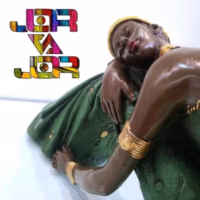 مجسمه دختر آفریقایی بسیار بزرگ