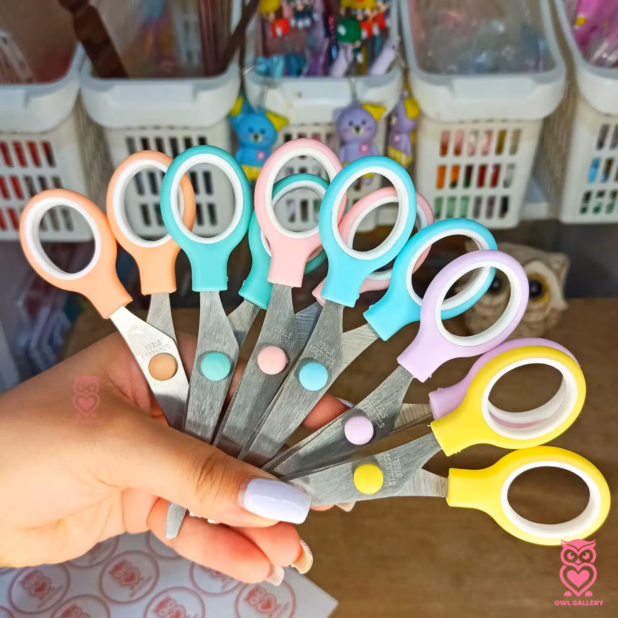 قیچی با رنگ های پاستلی برند اس تی ام