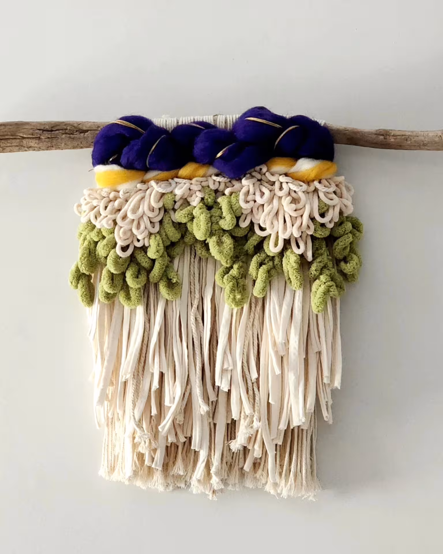 هنر دستی دستبافت با الهام از ارامگاه مستوفی الممالک