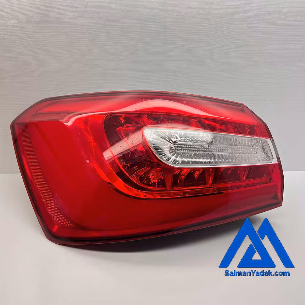 چراغ عقب کیا کادنزا روی گلگیر سمت چپ (راننده)